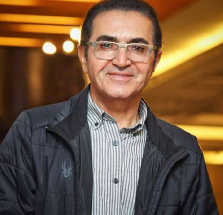 یه رنگ سفیدی نشسته رو موهات