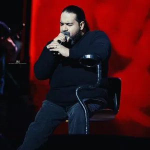 خوشحالم از اینکه تو میخندی