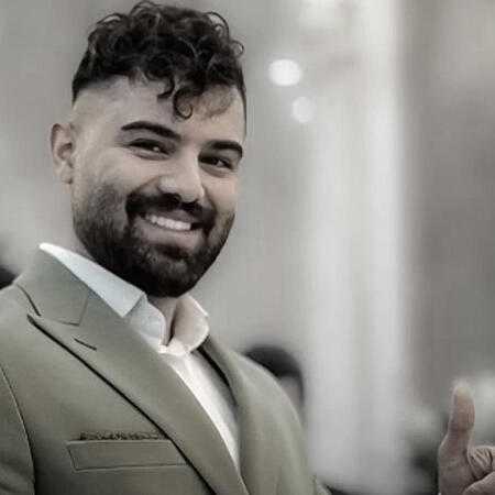 میخوام همه بدونن تو باید مال من شی